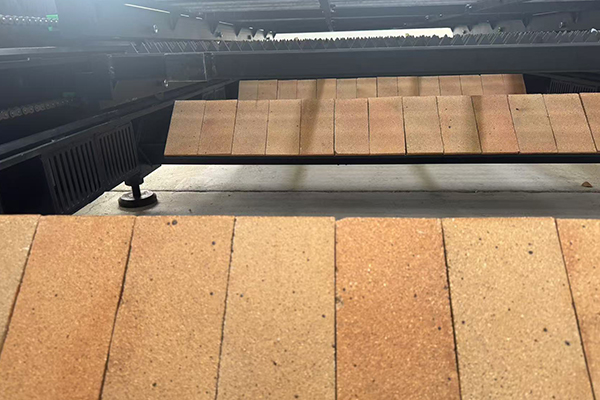 Fire-resistant brick