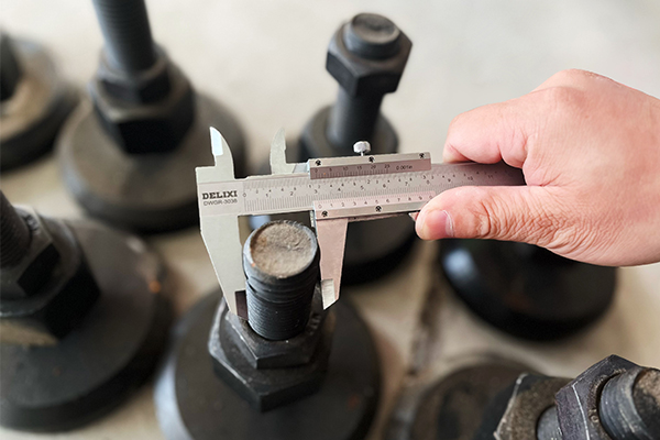 Big load-bearing leg and Big anchor bolts 
